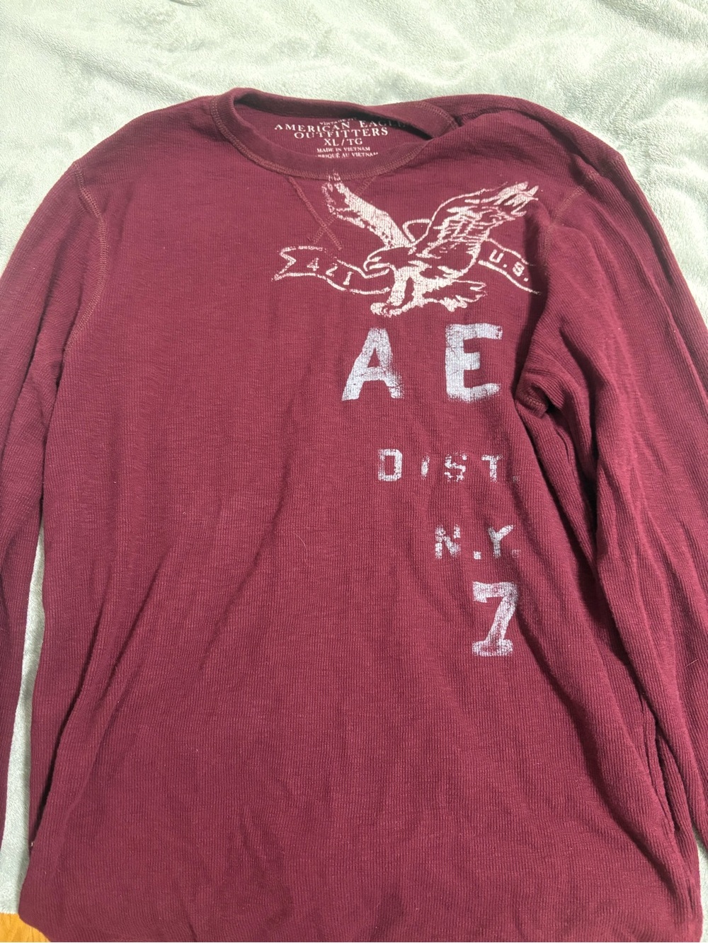 American Eagle Outfitters Men’s Maroon Graphic Long-Sleeve Tee